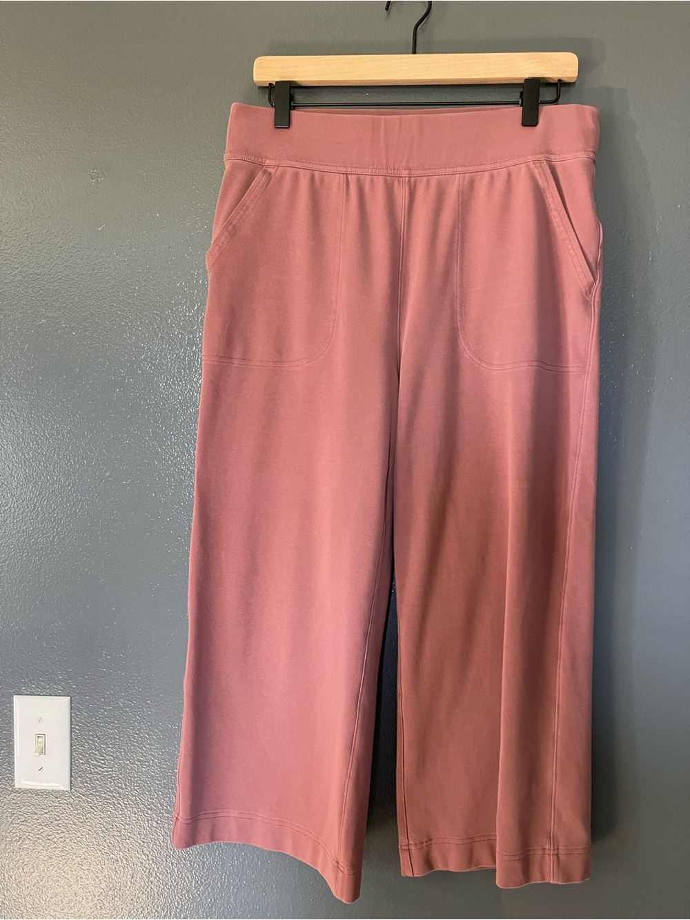 Duluth Trading Co Dusty Rose Wide-Leg Cropped Pants